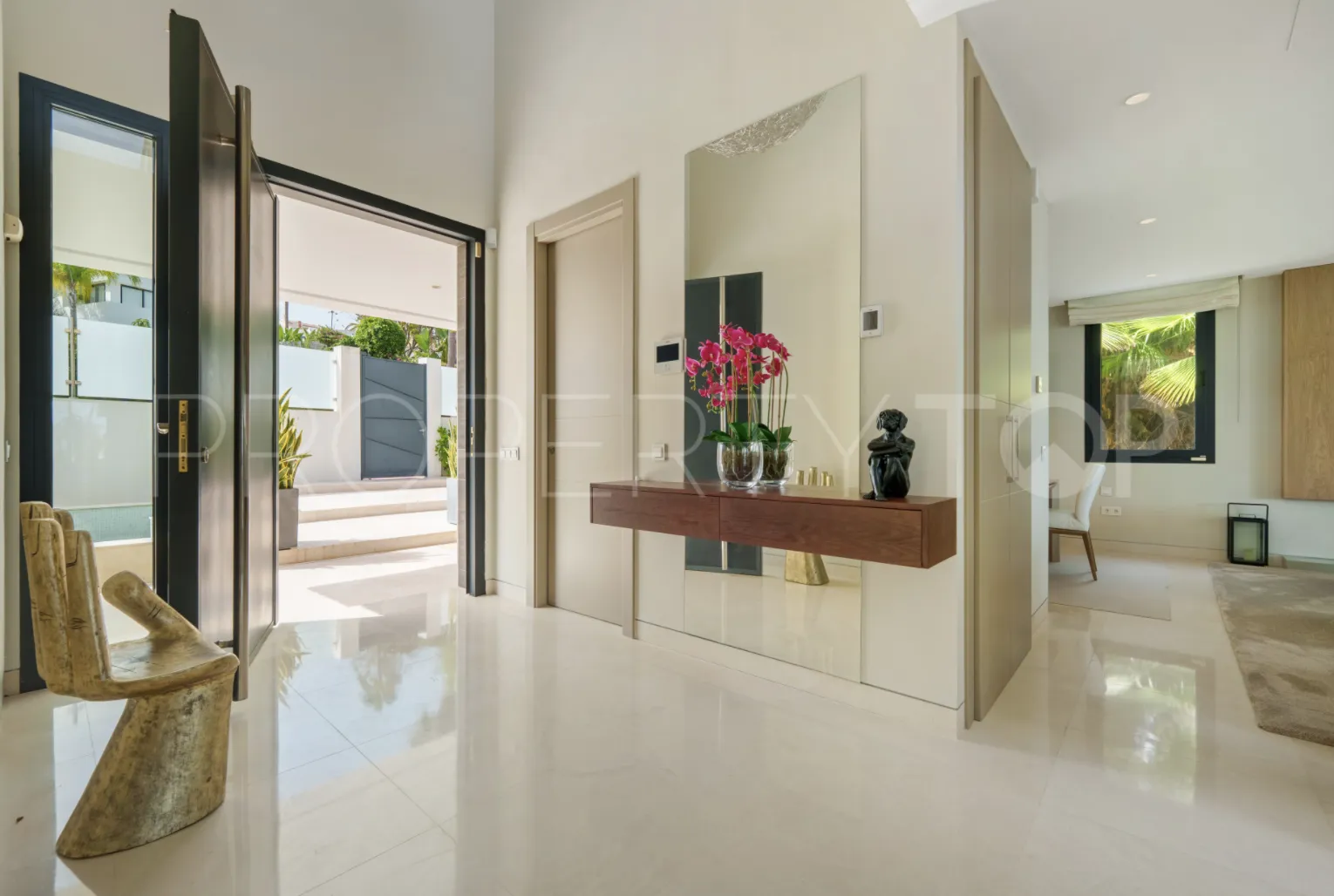 5 bedrooms villa in Nueva Andalucia for sale