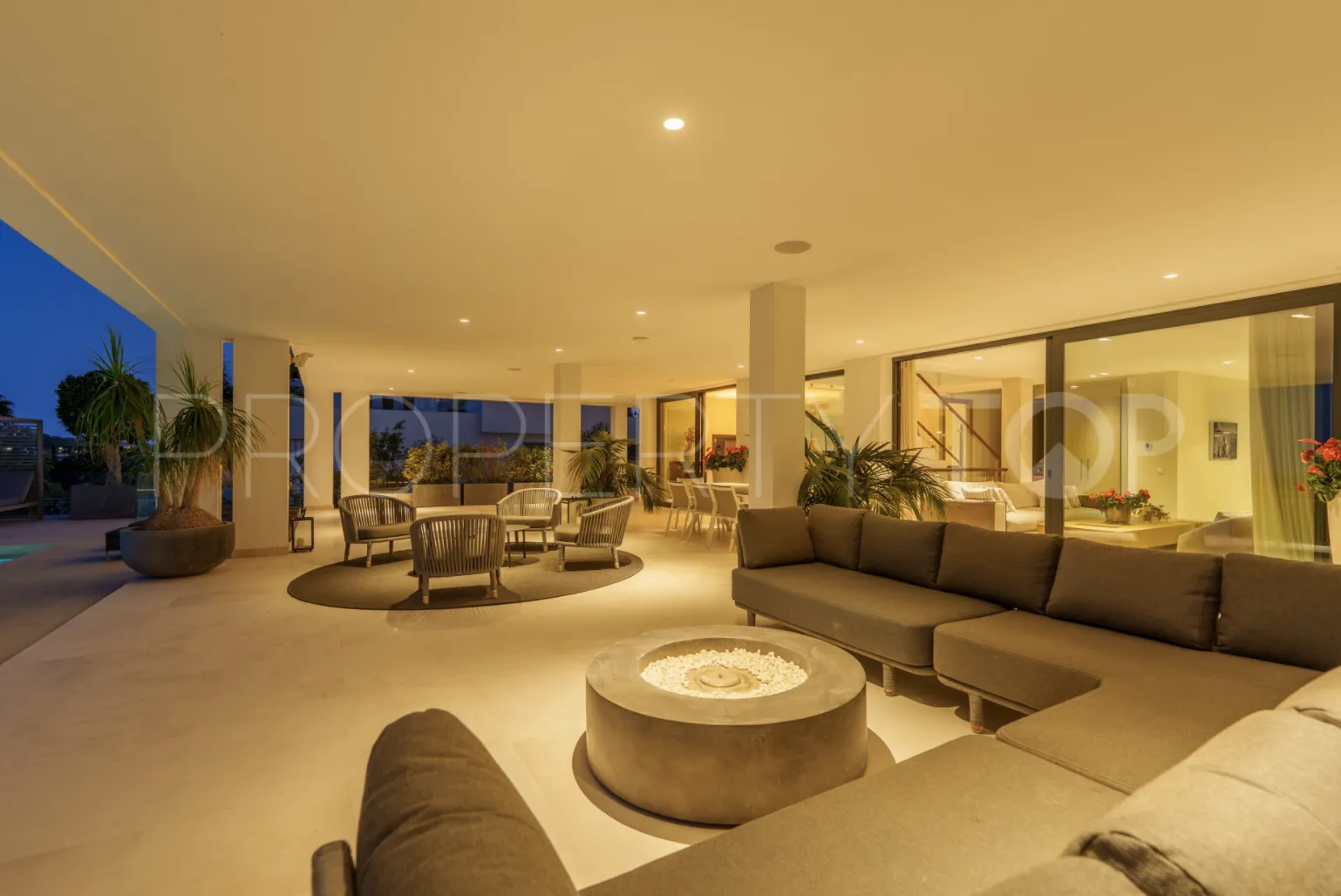 5 bedrooms villa in Nueva Andalucia for sale