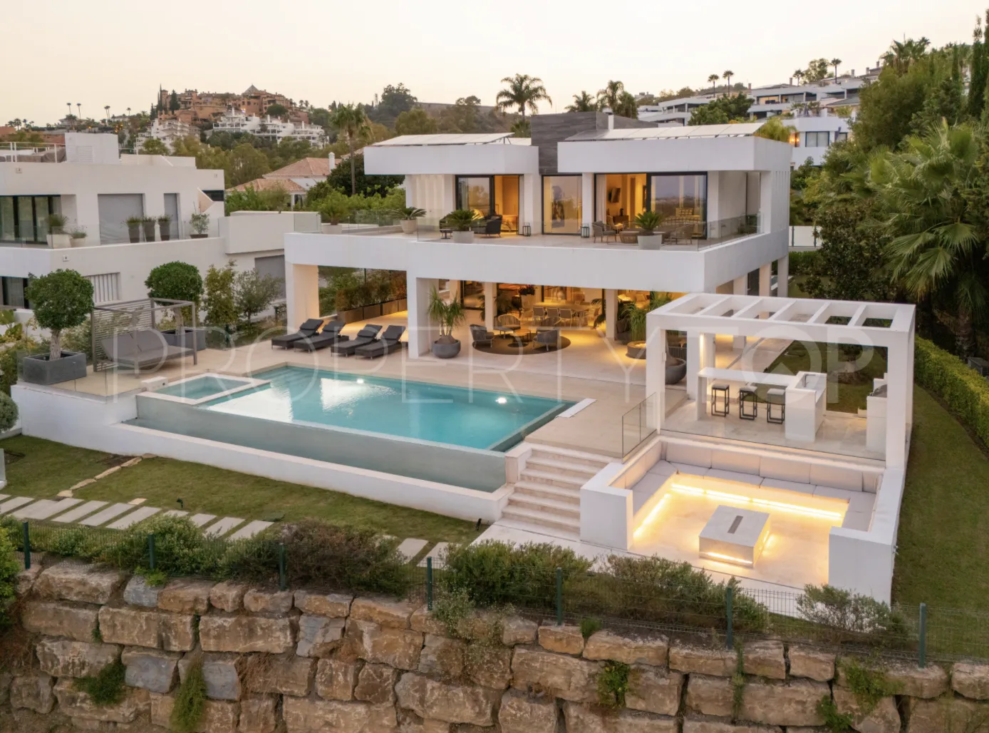5 bedrooms villa in Nueva Andalucia for sale