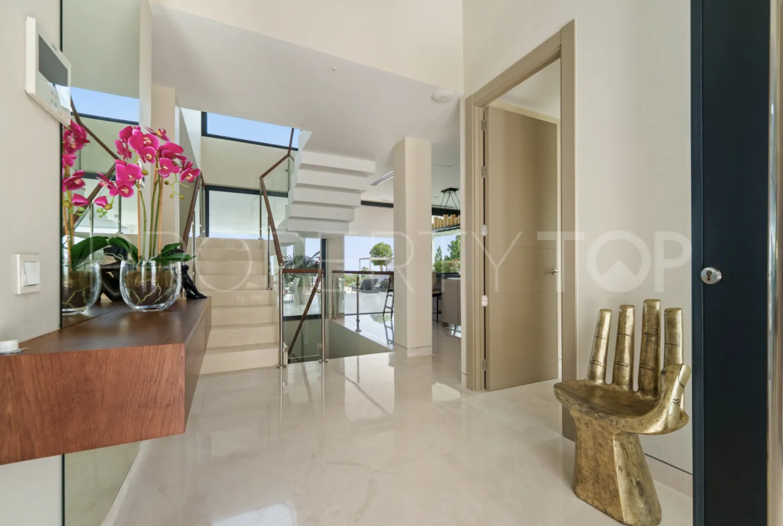 5 bedrooms villa in Nueva Andalucia for sale