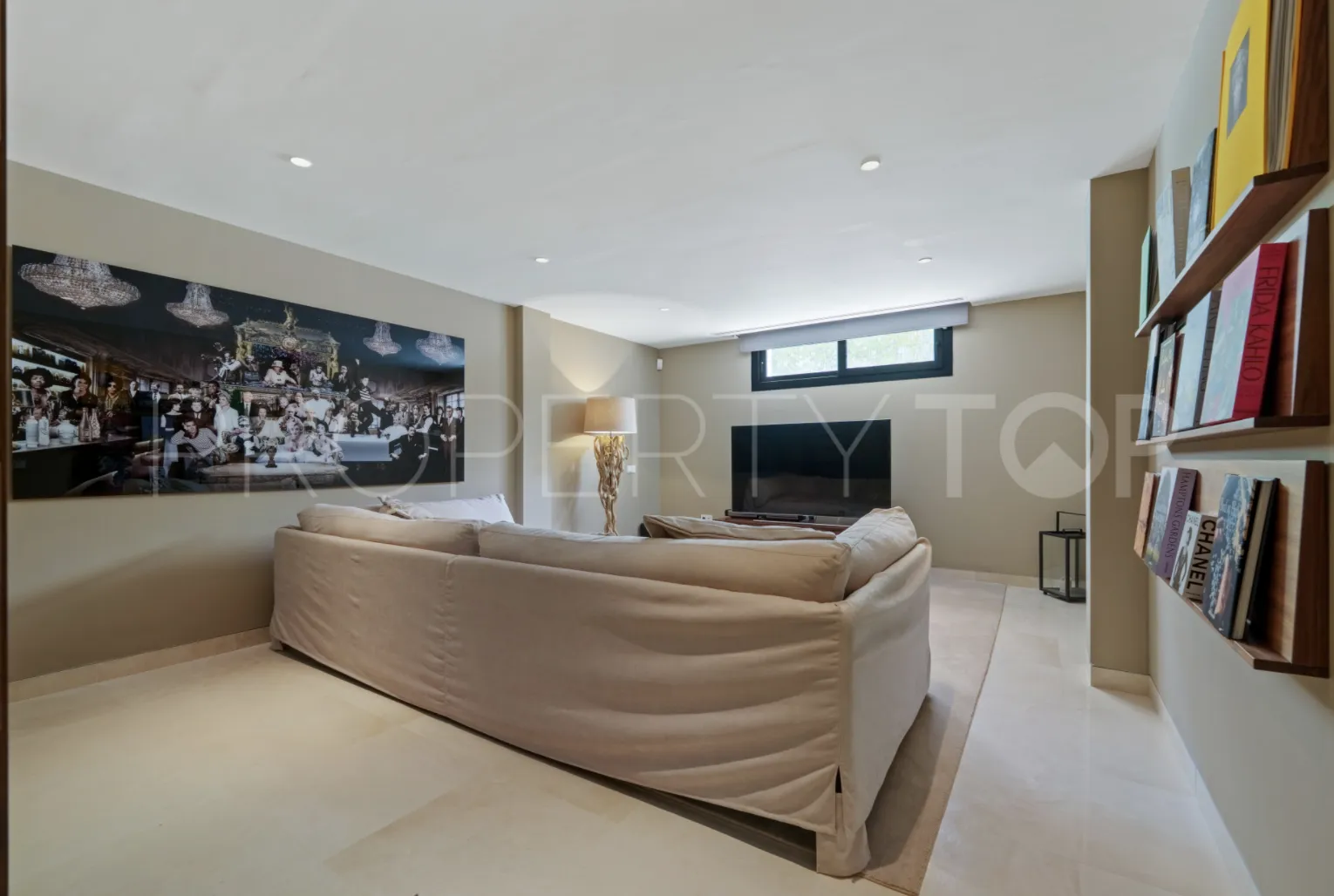 5 bedrooms villa in Nueva Andalucia for sale