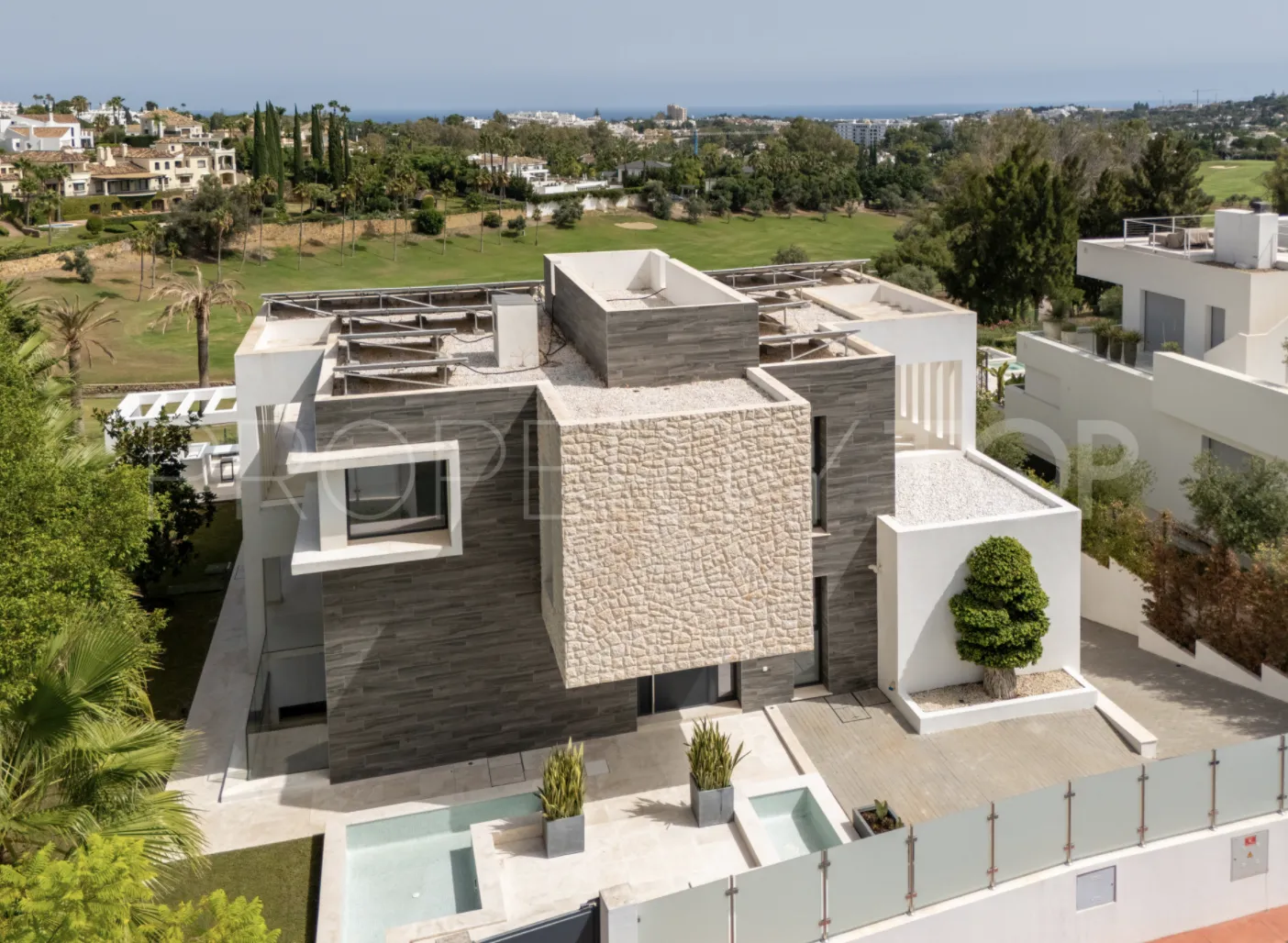 5 bedrooms villa in Nueva Andalucia for sale