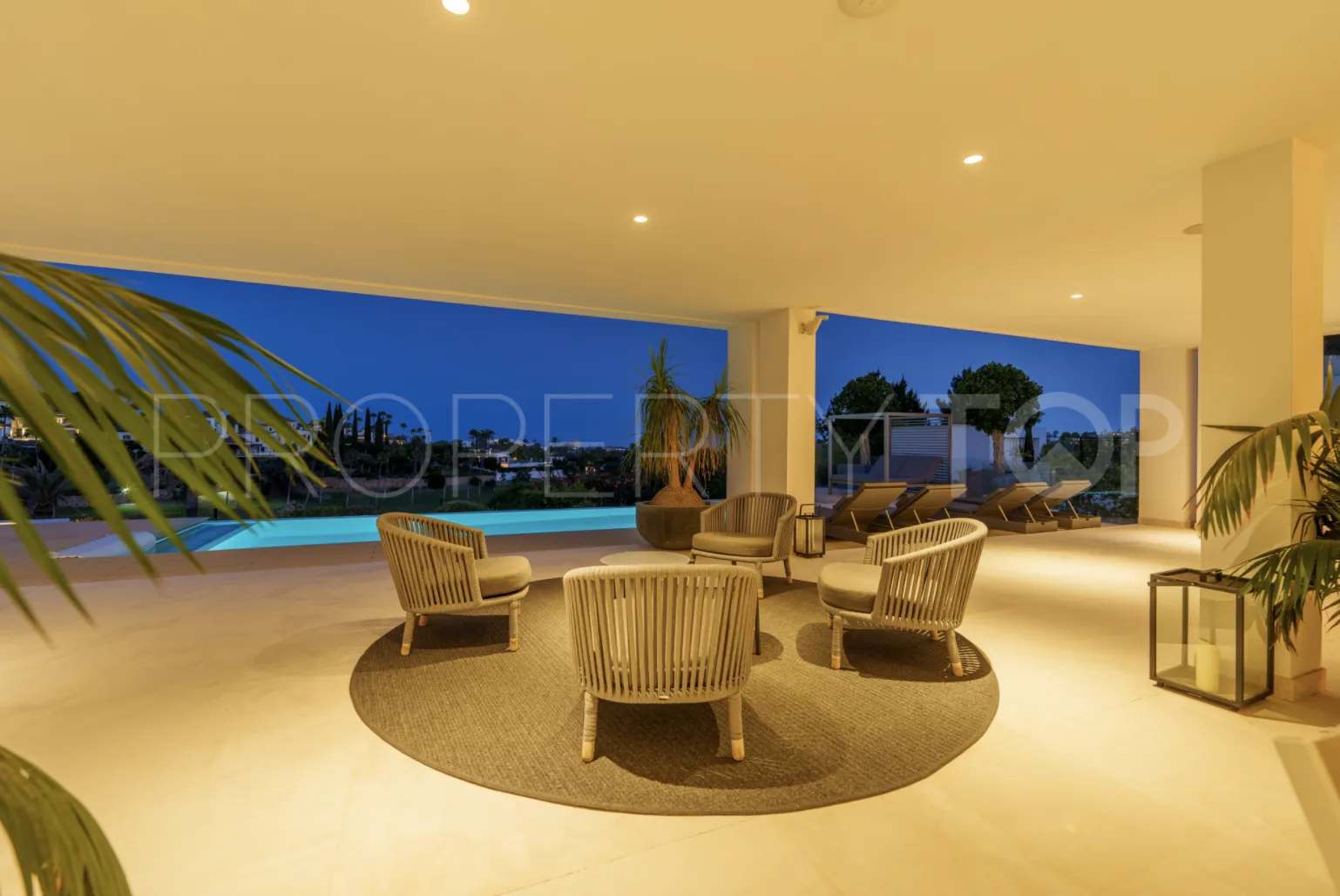 5 bedrooms villa in Nueva Andalucia for sale