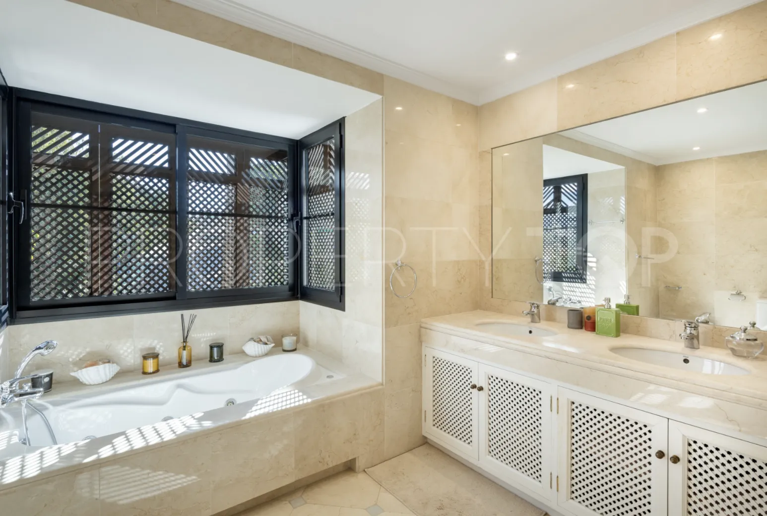 La Quinta, villa a la venta de 4 dormitorios