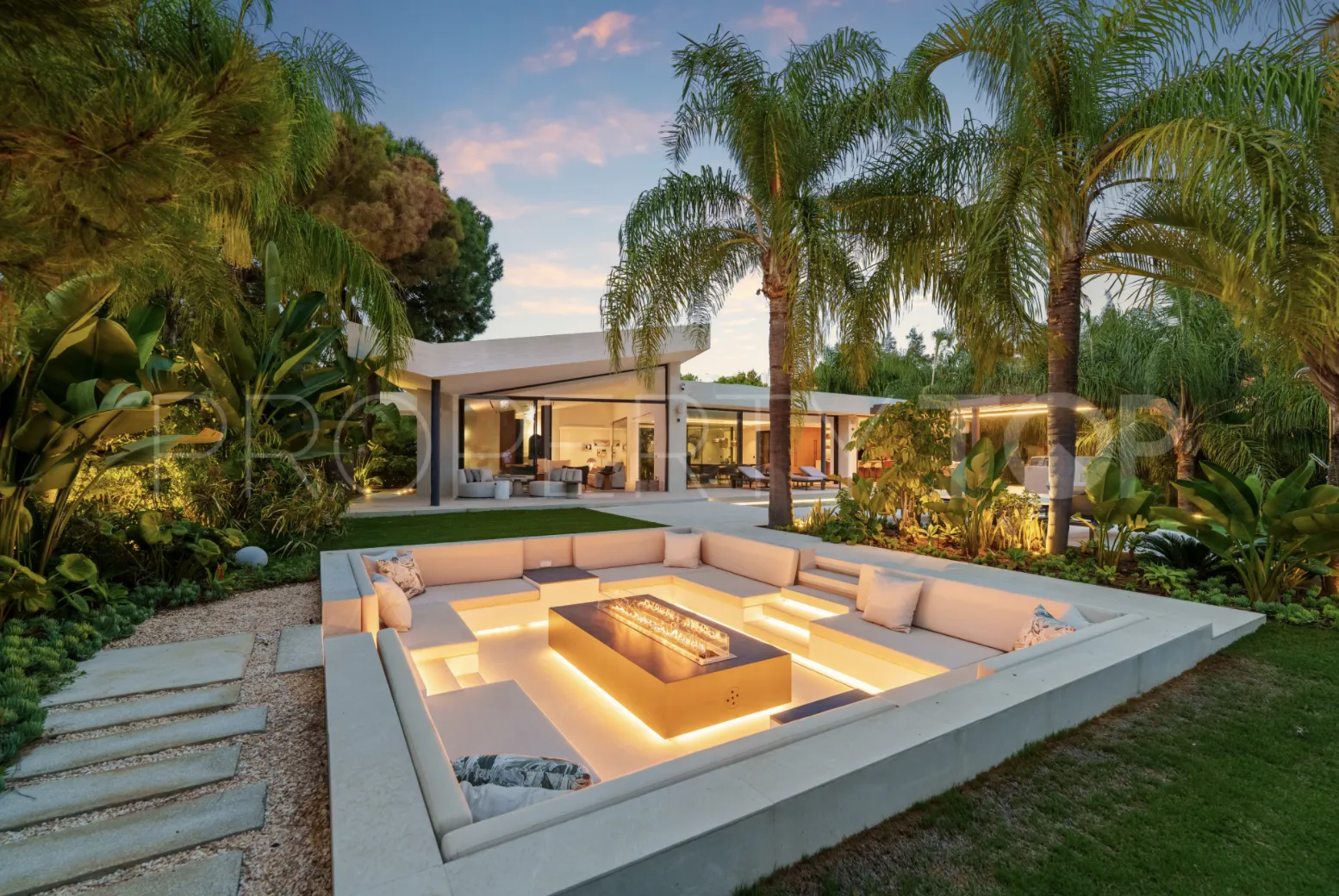 For sale villa in Las Chapas with 5 bedrooms