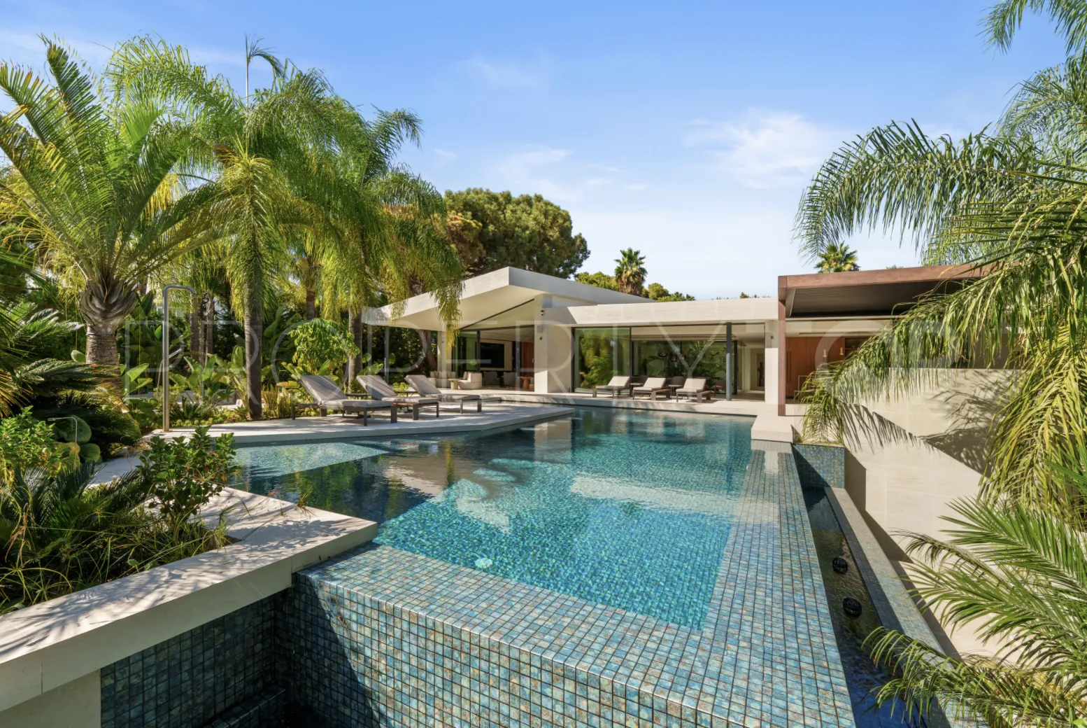 For sale villa in Las Chapas with 5 bedrooms