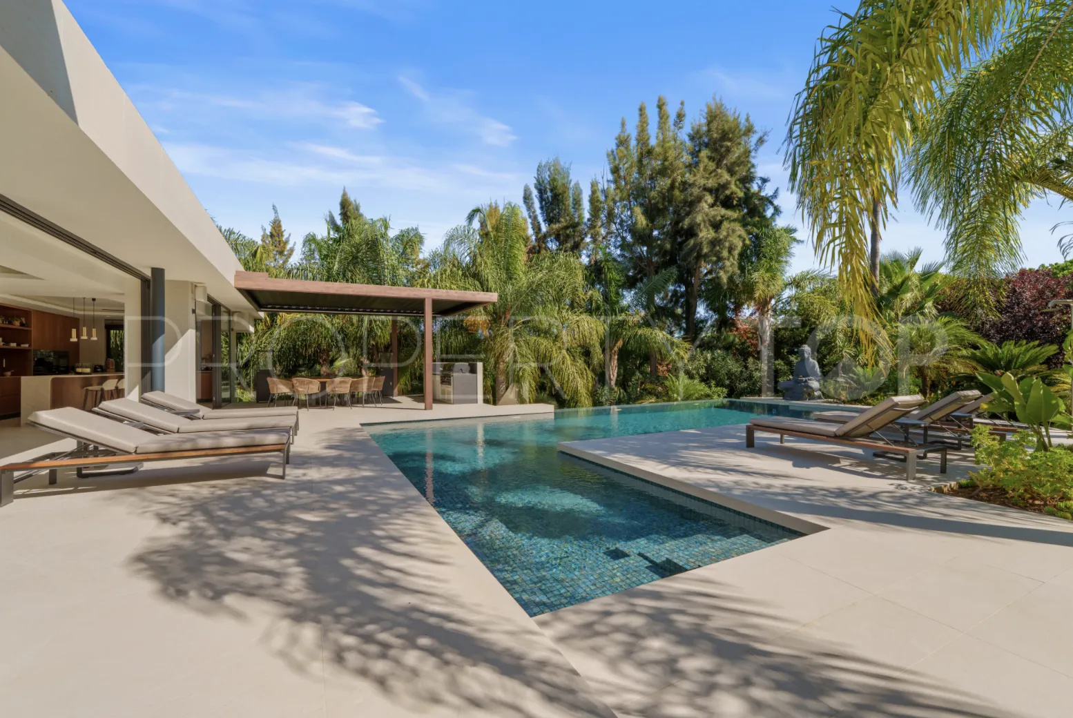 For sale villa in Las Chapas with 5 bedrooms