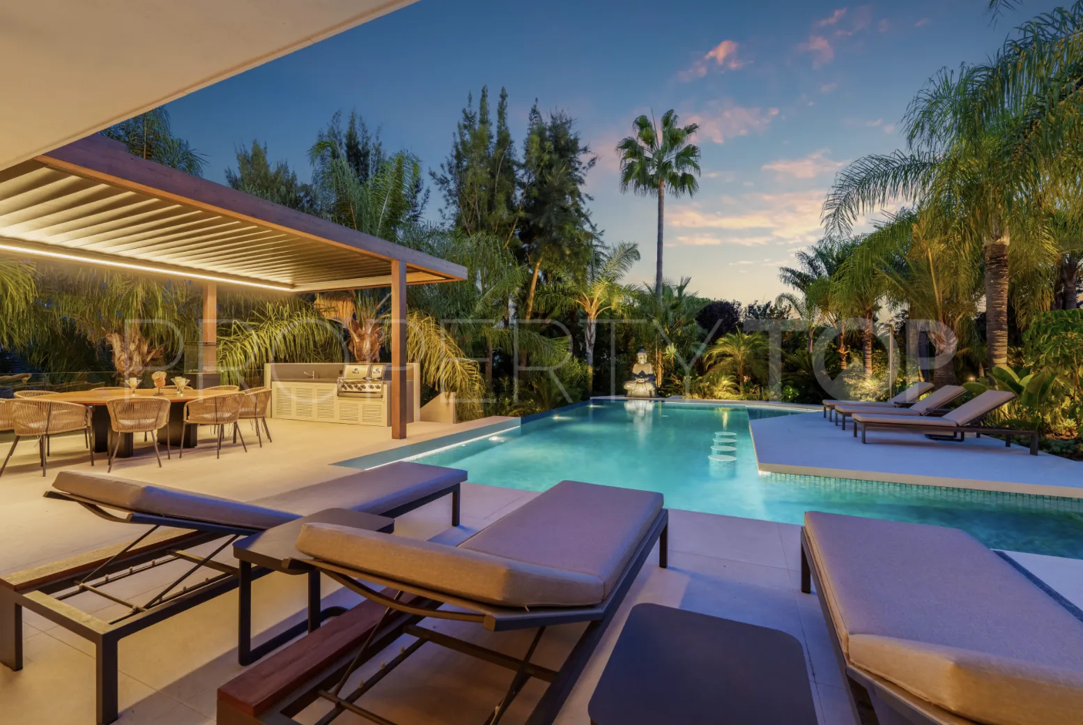 For sale villa in Las Chapas with 5 bedrooms