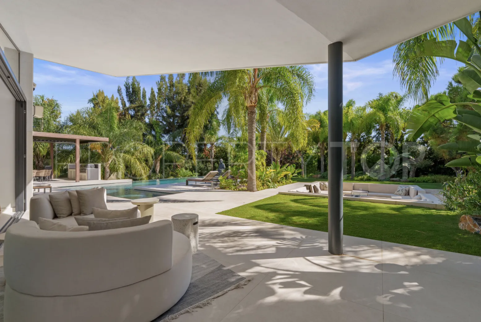 For sale villa in Las Chapas with 5 bedrooms