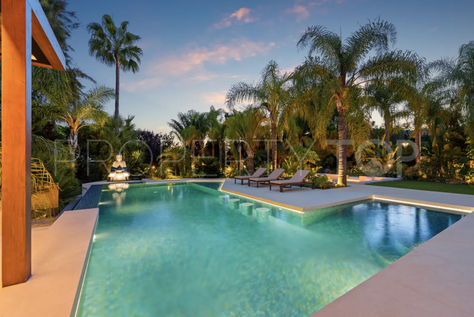 For sale villa in Las Chapas with 5 bedrooms