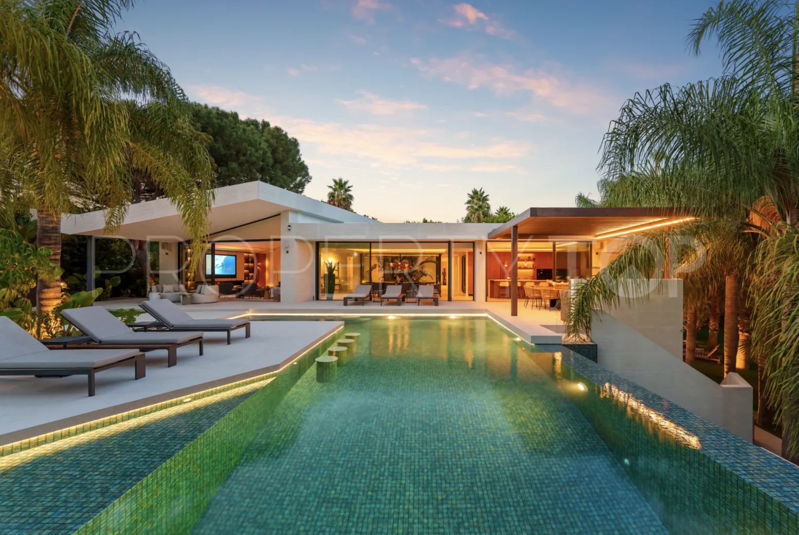 For sale villa in Las Chapas with 5 bedrooms