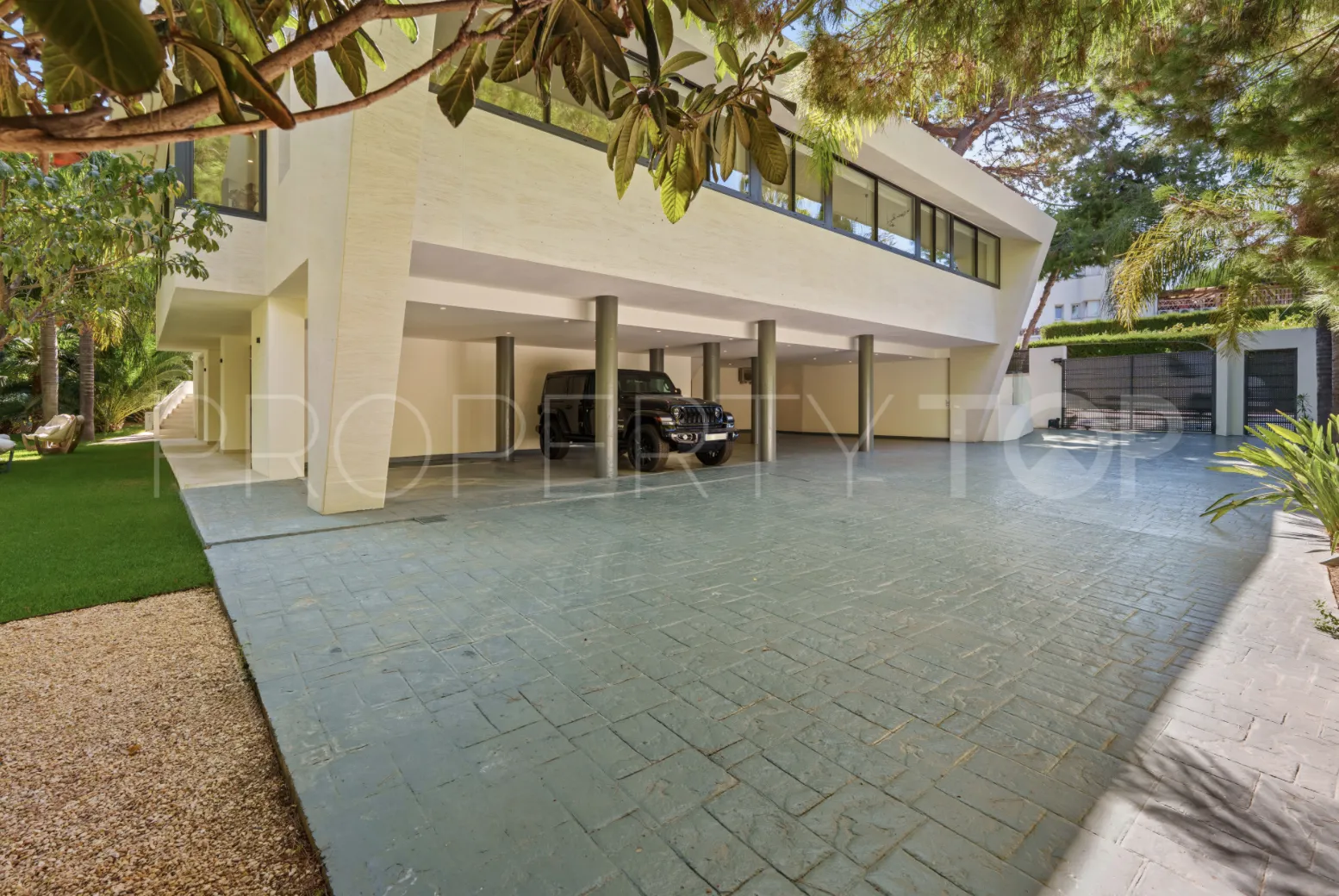 For sale villa in Las Chapas with 5 bedrooms