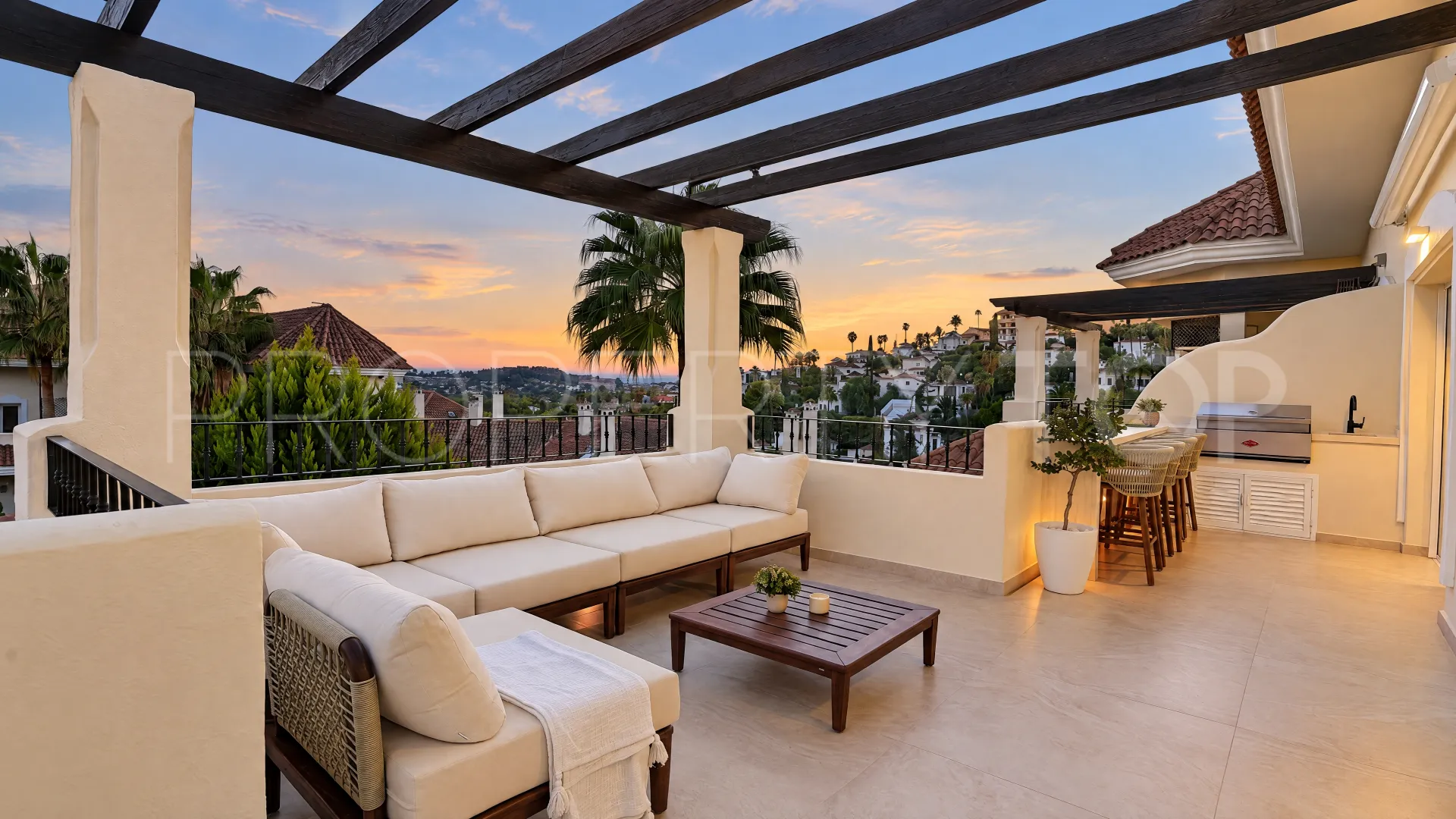 Se vende atico duplex en Nueva Andalucia