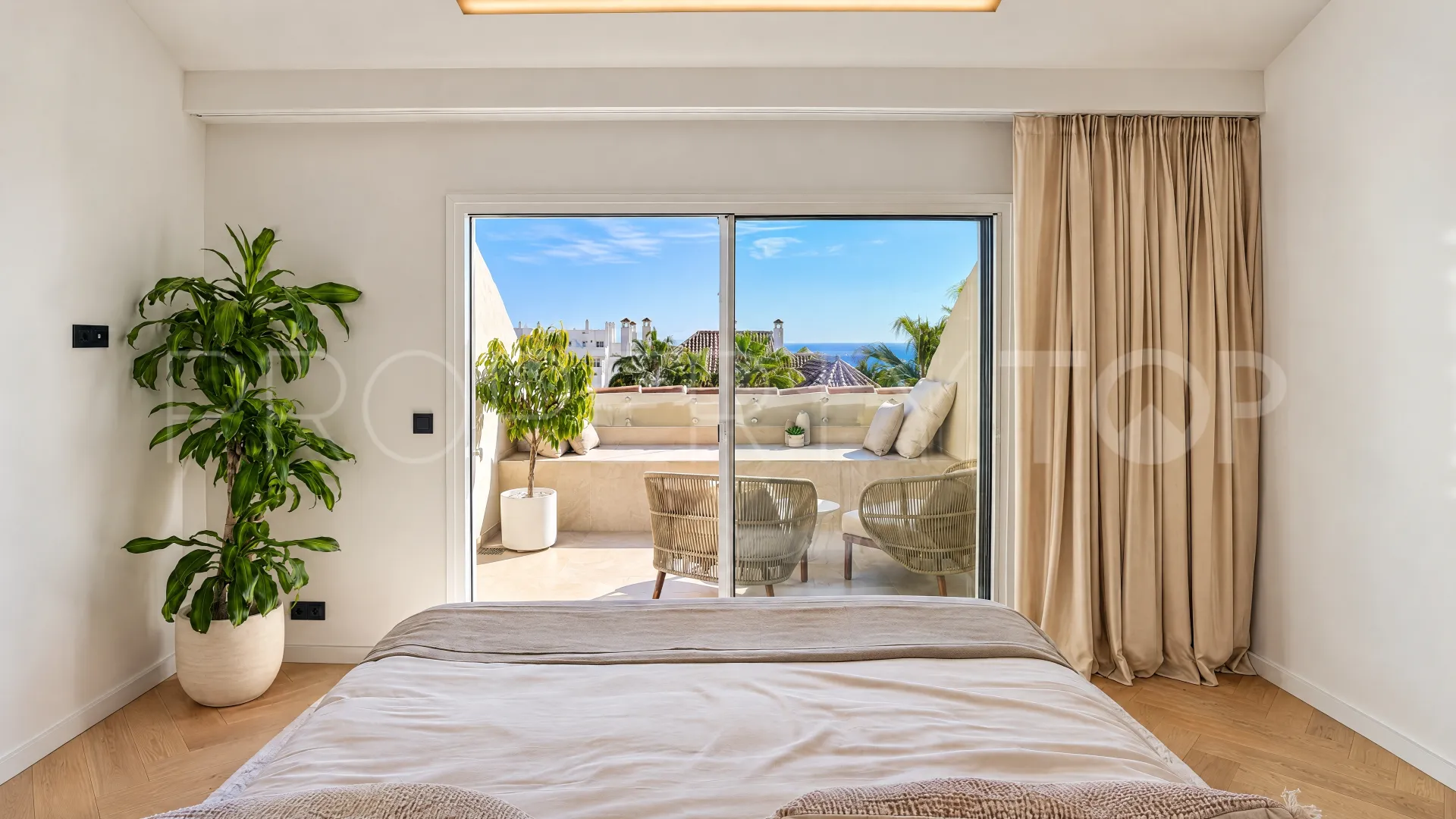 Se vende atico duplex en Nueva Andalucia
