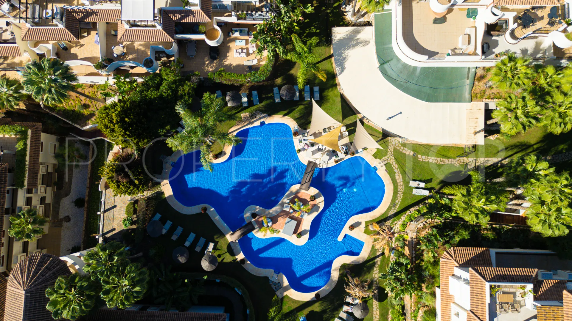 Se vende atico duplex en Nueva Andalucia