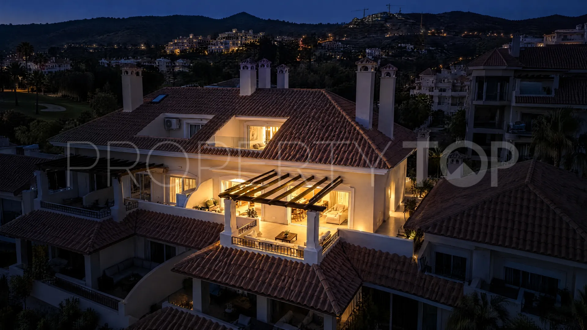 Se vende atico duplex en Nueva Andalucia