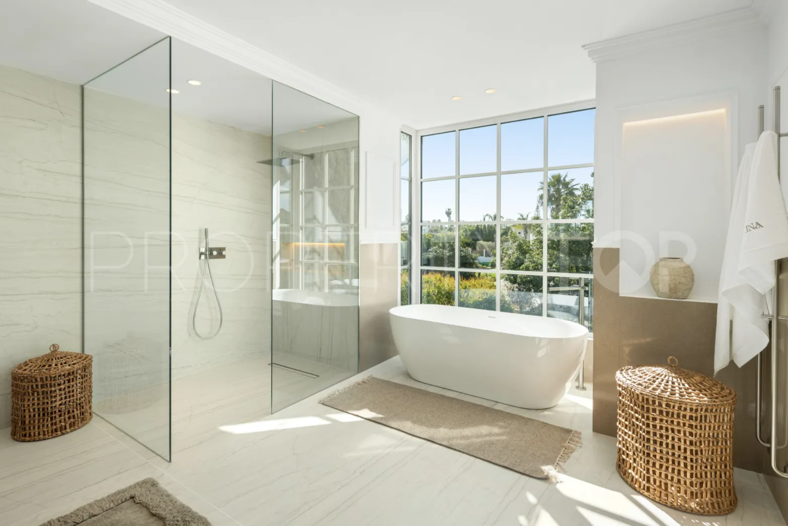 Buy Nueva Andalucia 5 bedrooms villa