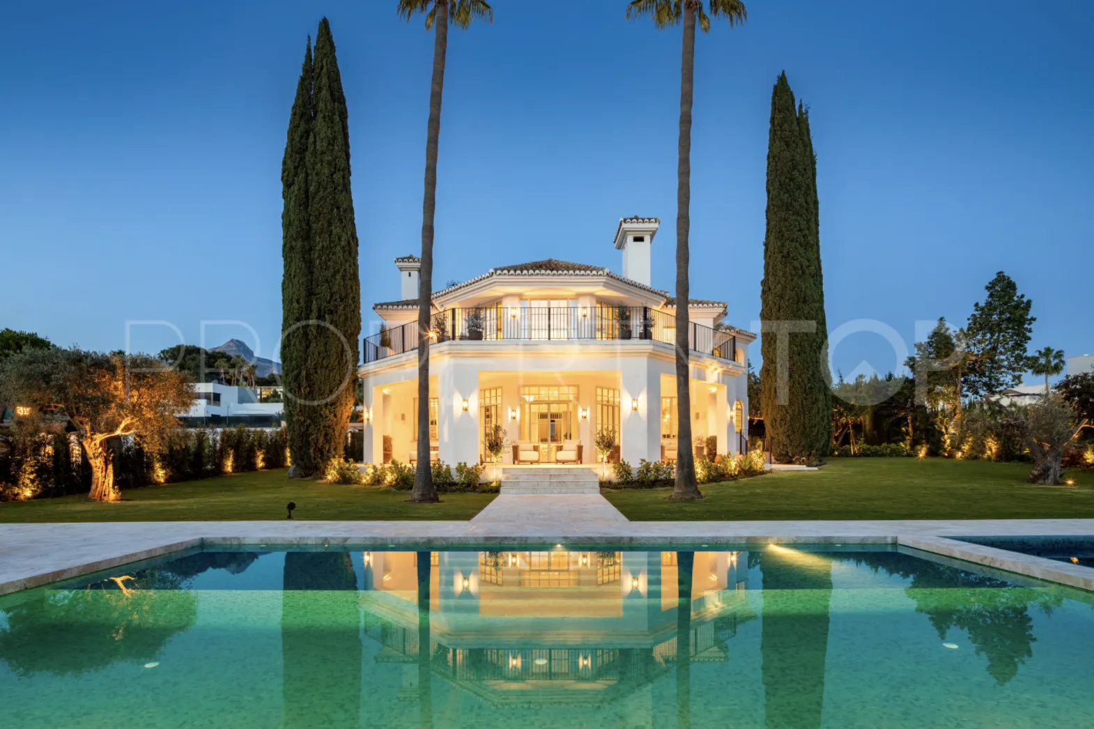 Buy Nueva Andalucia 5 bedrooms villa