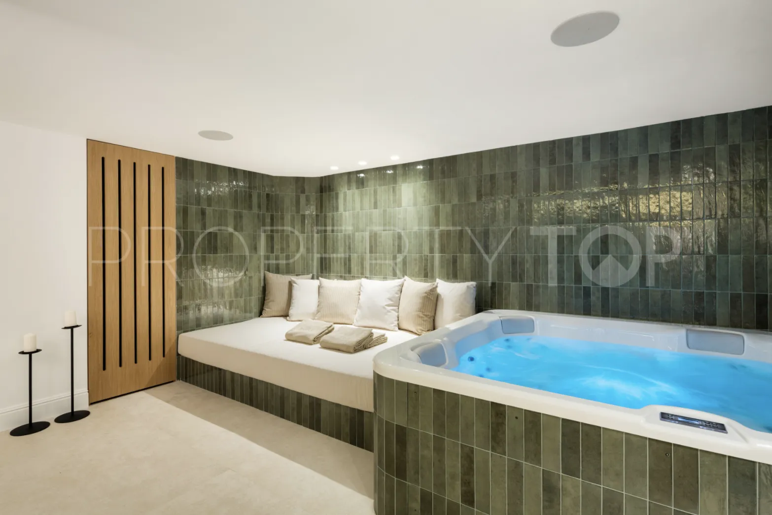 Buy Nueva Andalucia 5 bedrooms villa