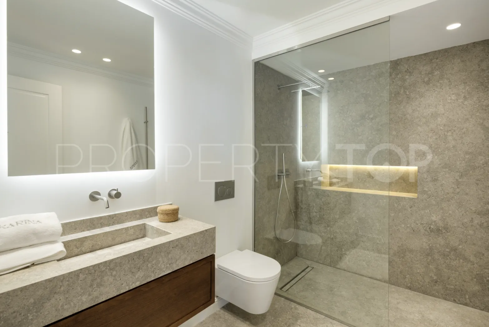 Buy Nueva Andalucia 5 bedrooms villa
