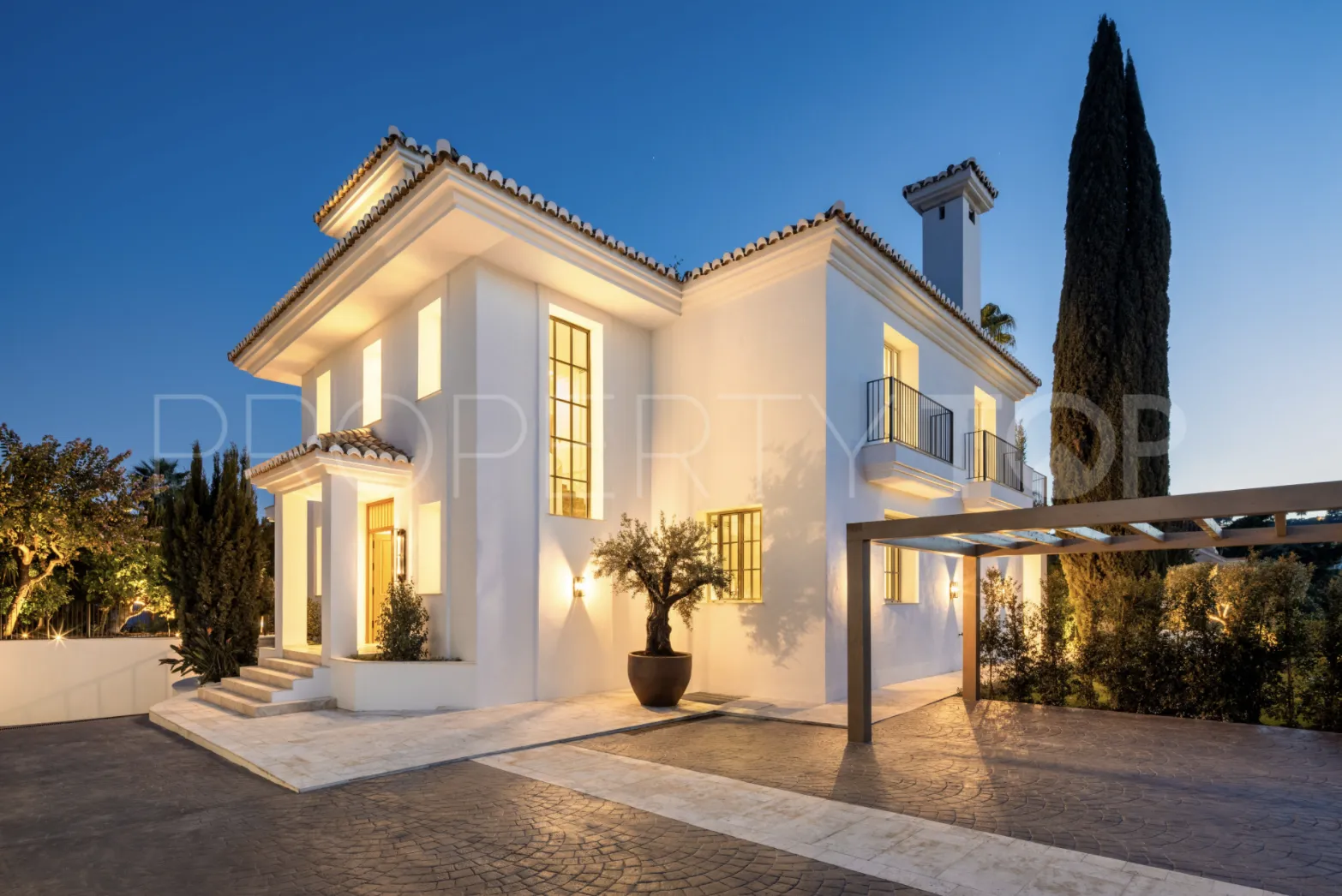 Buy Nueva Andalucia 5 bedrooms villa