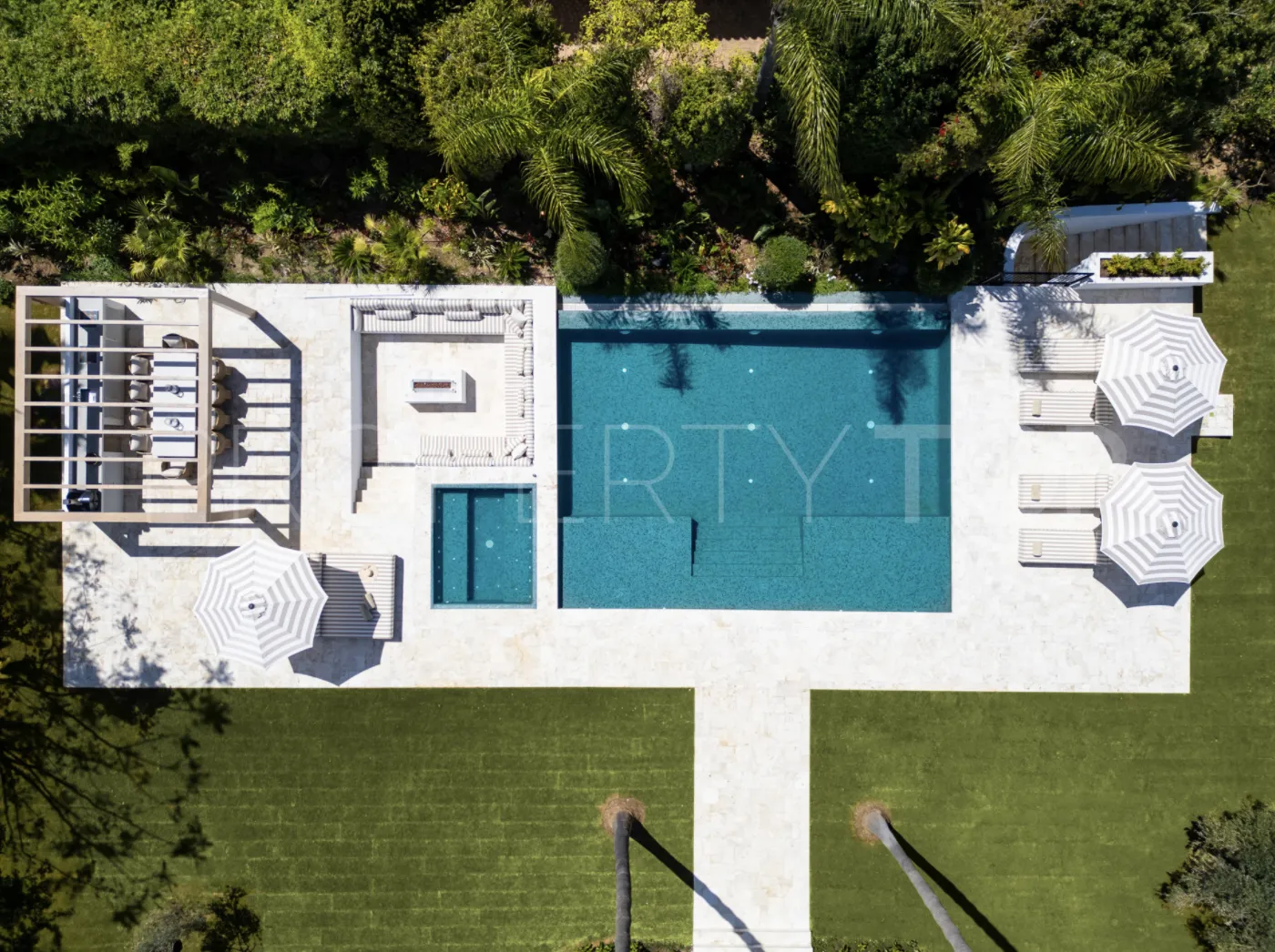 Buy Nueva Andalucia 5 bedrooms villa