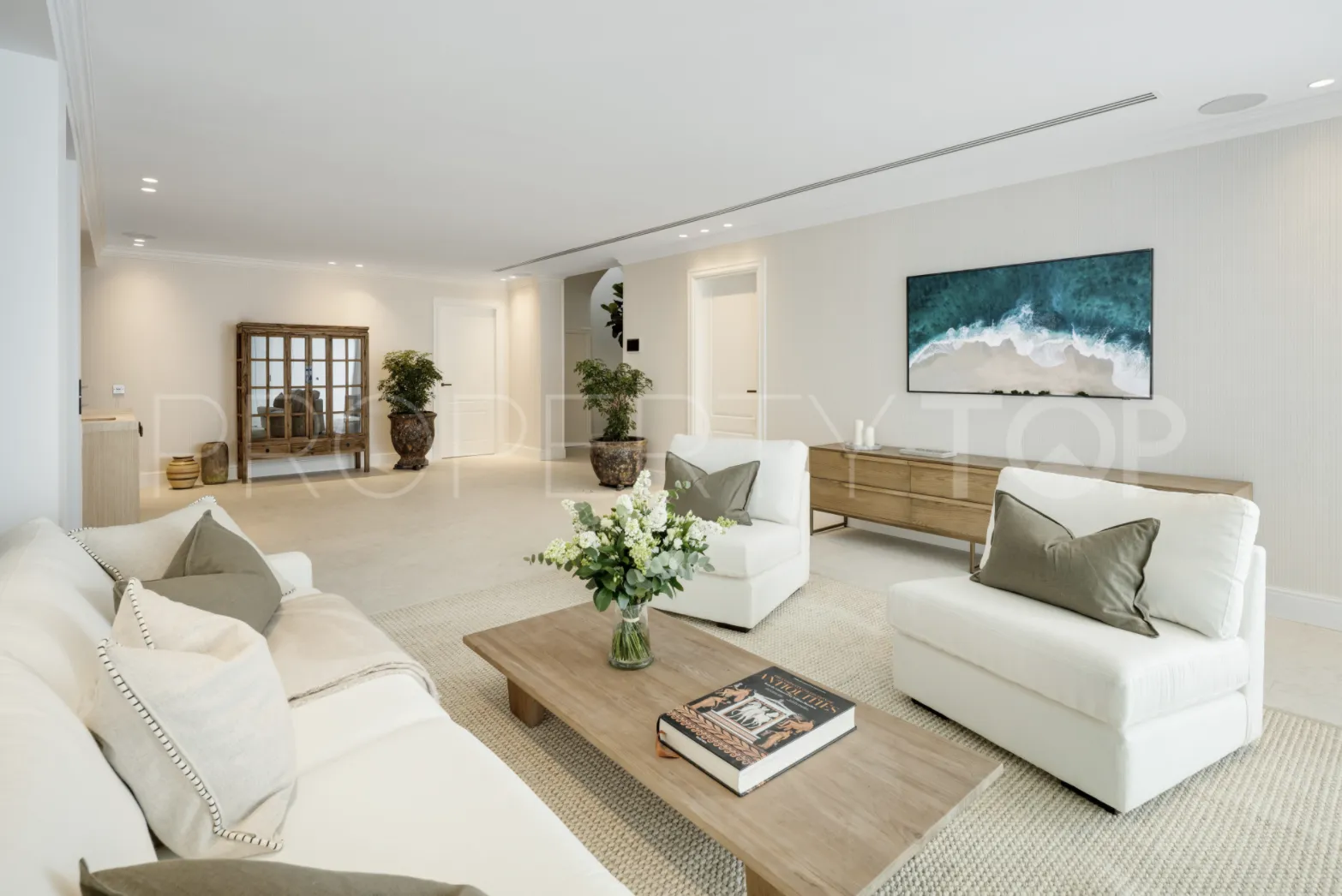 Buy Nueva Andalucia 5 bedrooms villa