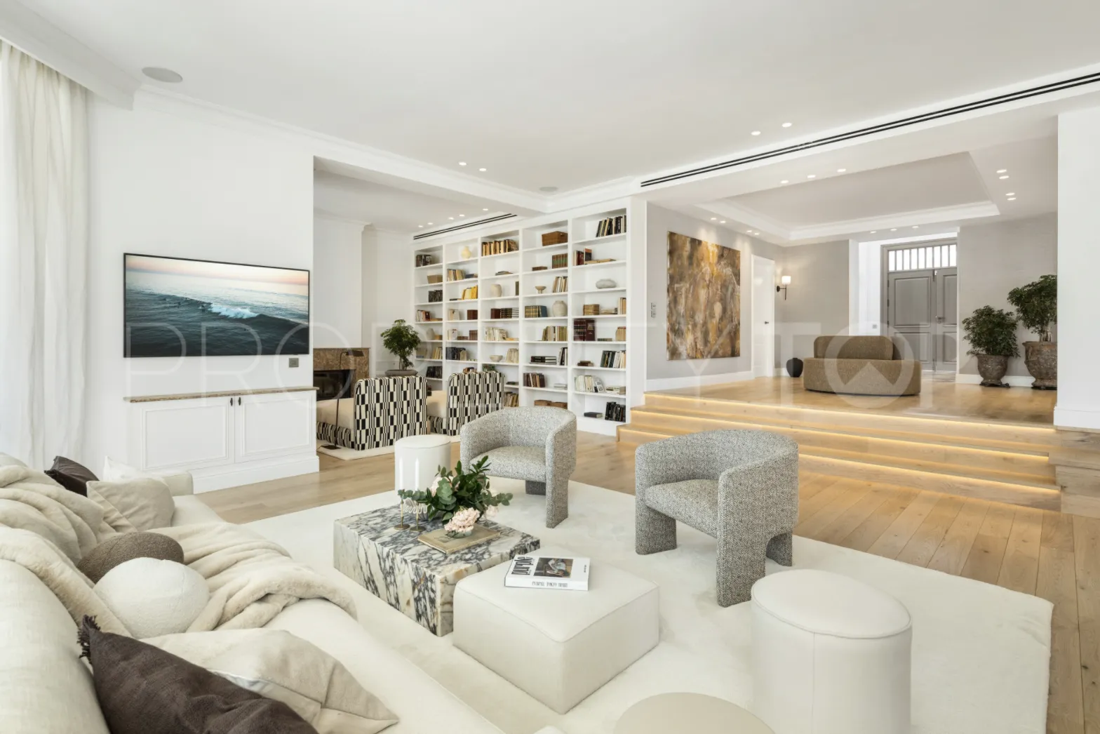 Buy Nueva Andalucia 5 bedrooms villa