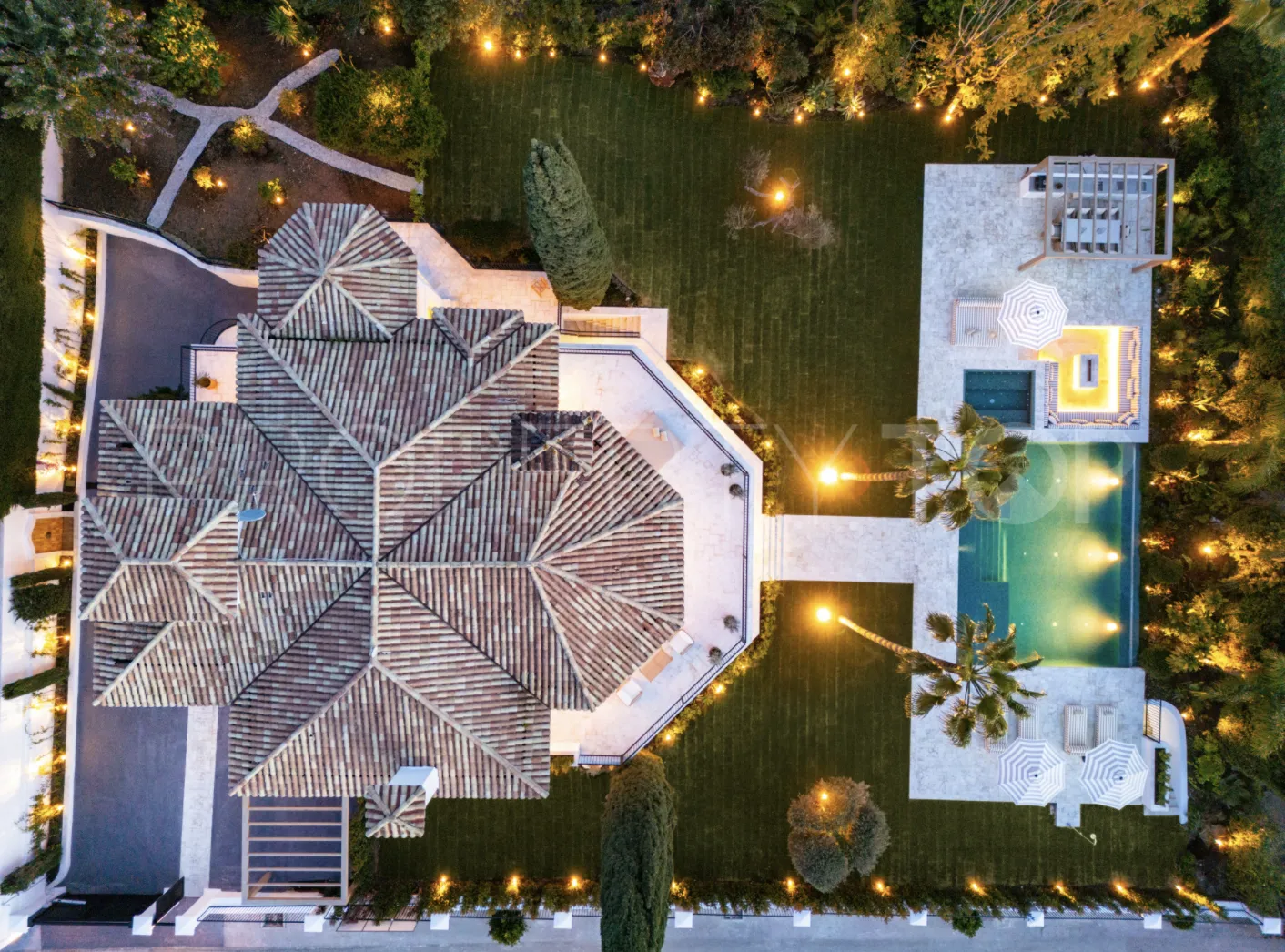 Buy Nueva Andalucia 5 bedrooms villa