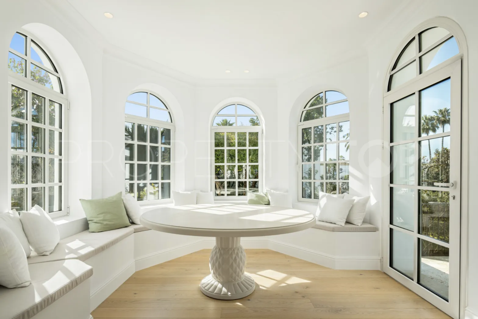 Buy Nueva Andalucia 5 bedrooms villa