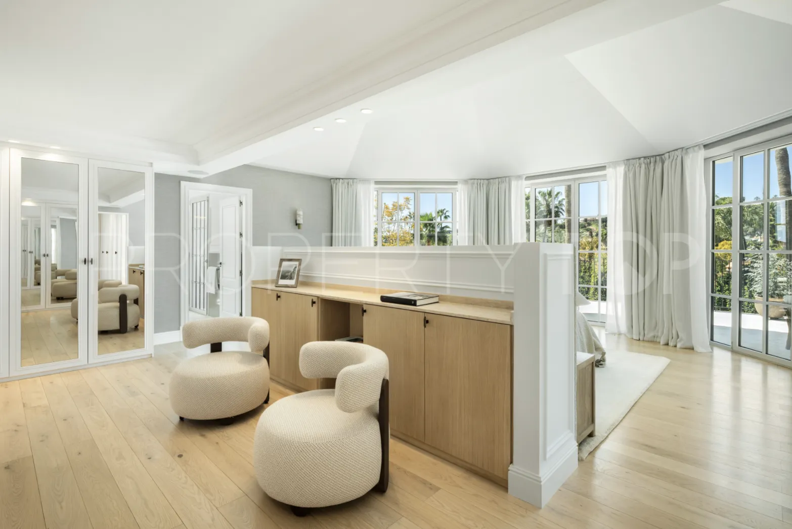 Buy Nueva Andalucia 5 bedrooms villa