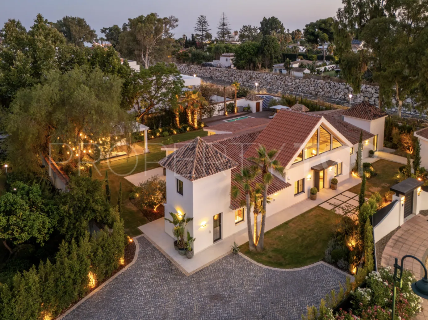 Buy villa with 5 bedrooms in Marbella - Puerto Banus