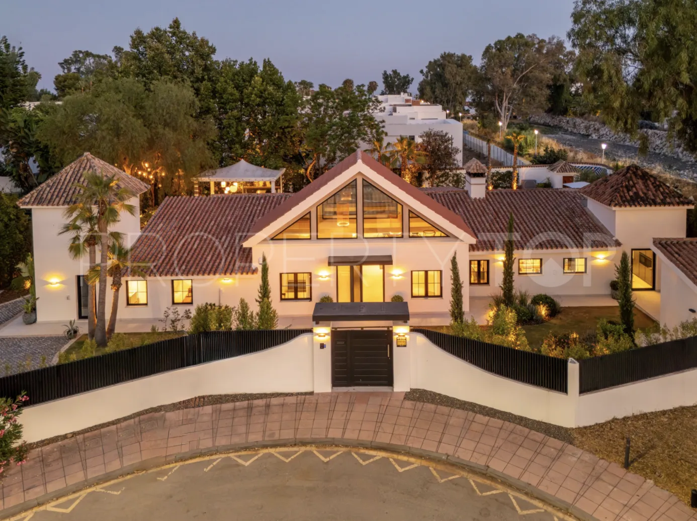 Buy villa with 5 bedrooms in Marbella - Puerto Banus