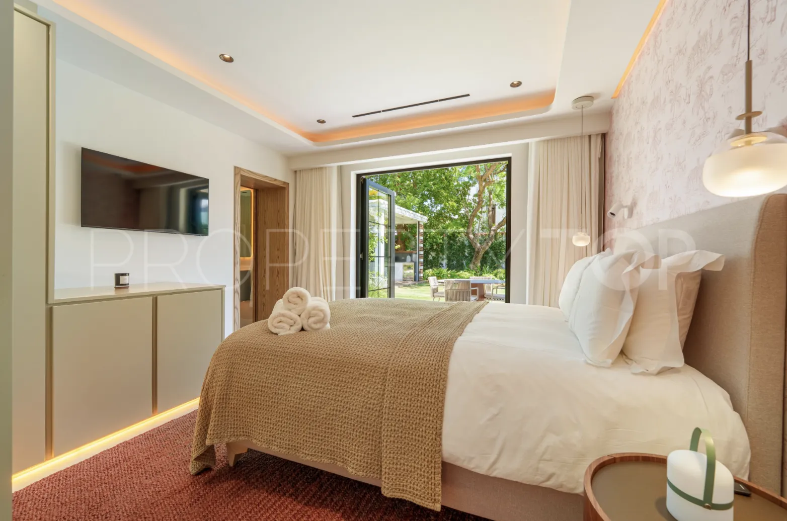 Buy villa with 5 bedrooms in Marbella - Puerto Banus