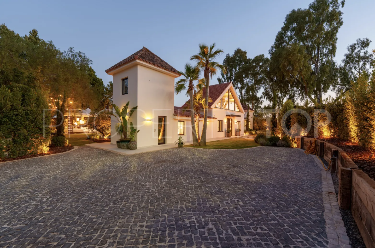 Buy villa with 5 bedrooms in Marbella - Puerto Banus