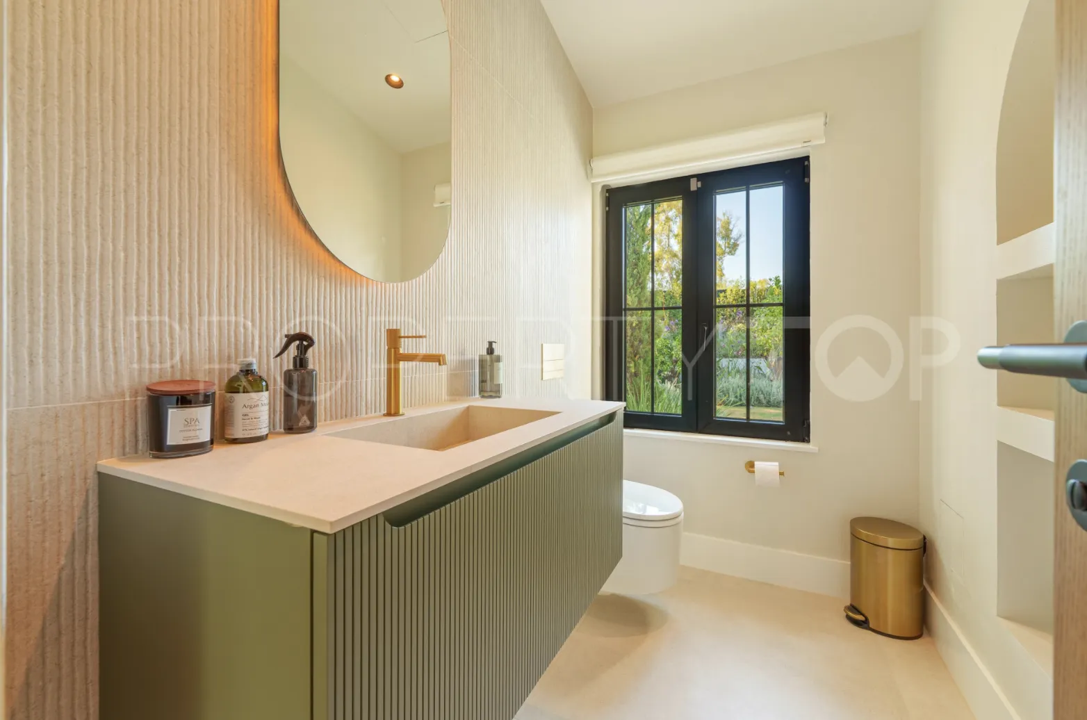 Buy villa with 5 bedrooms in Marbella - Puerto Banus