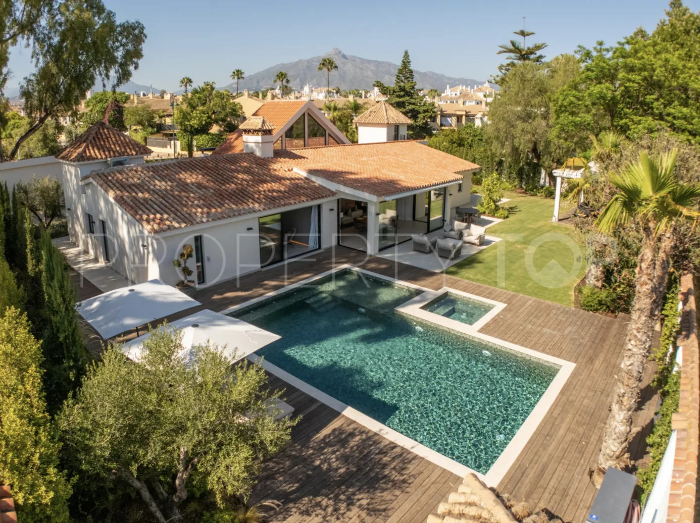 Buy villa with 5 bedrooms in Marbella - Puerto Banus