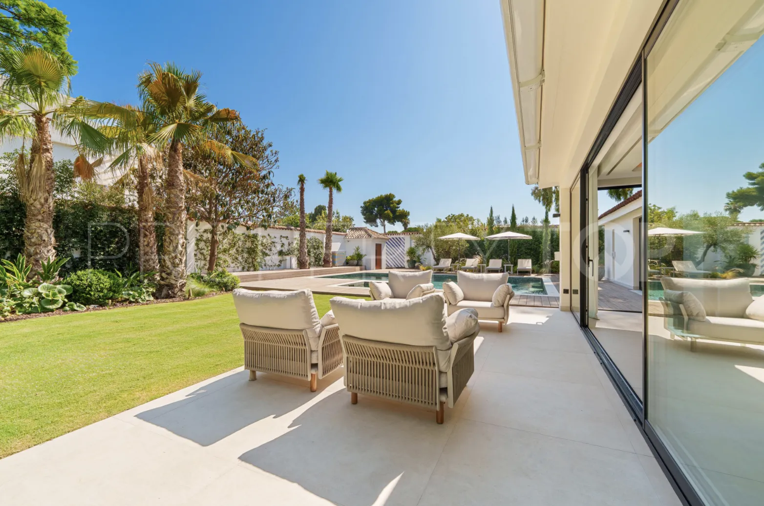 Buy villa with 5 bedrooms in Marbella - Puerto Banus