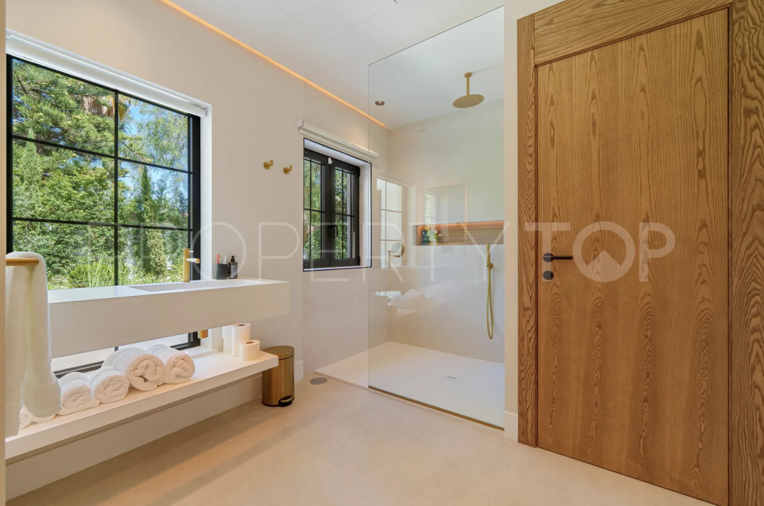 Buy villa with 5 bedrooms in Marbella - Puerto Banus