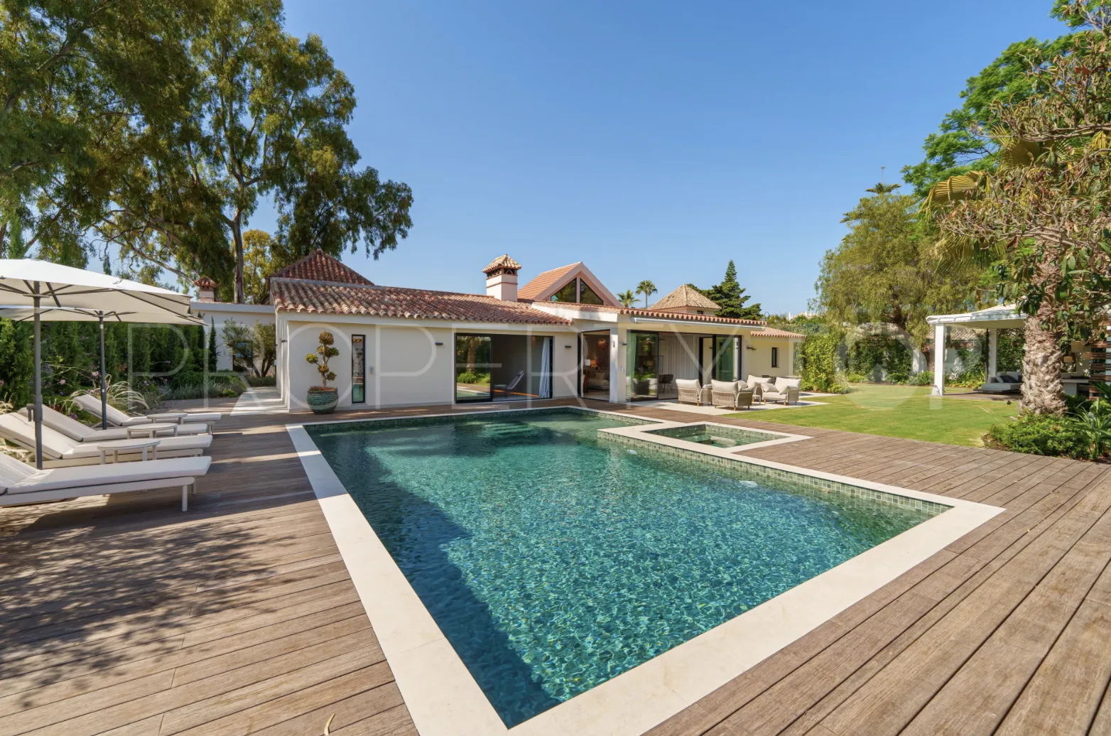 Buy villa with 5 bedrooms in Marbella - Puerto Banus