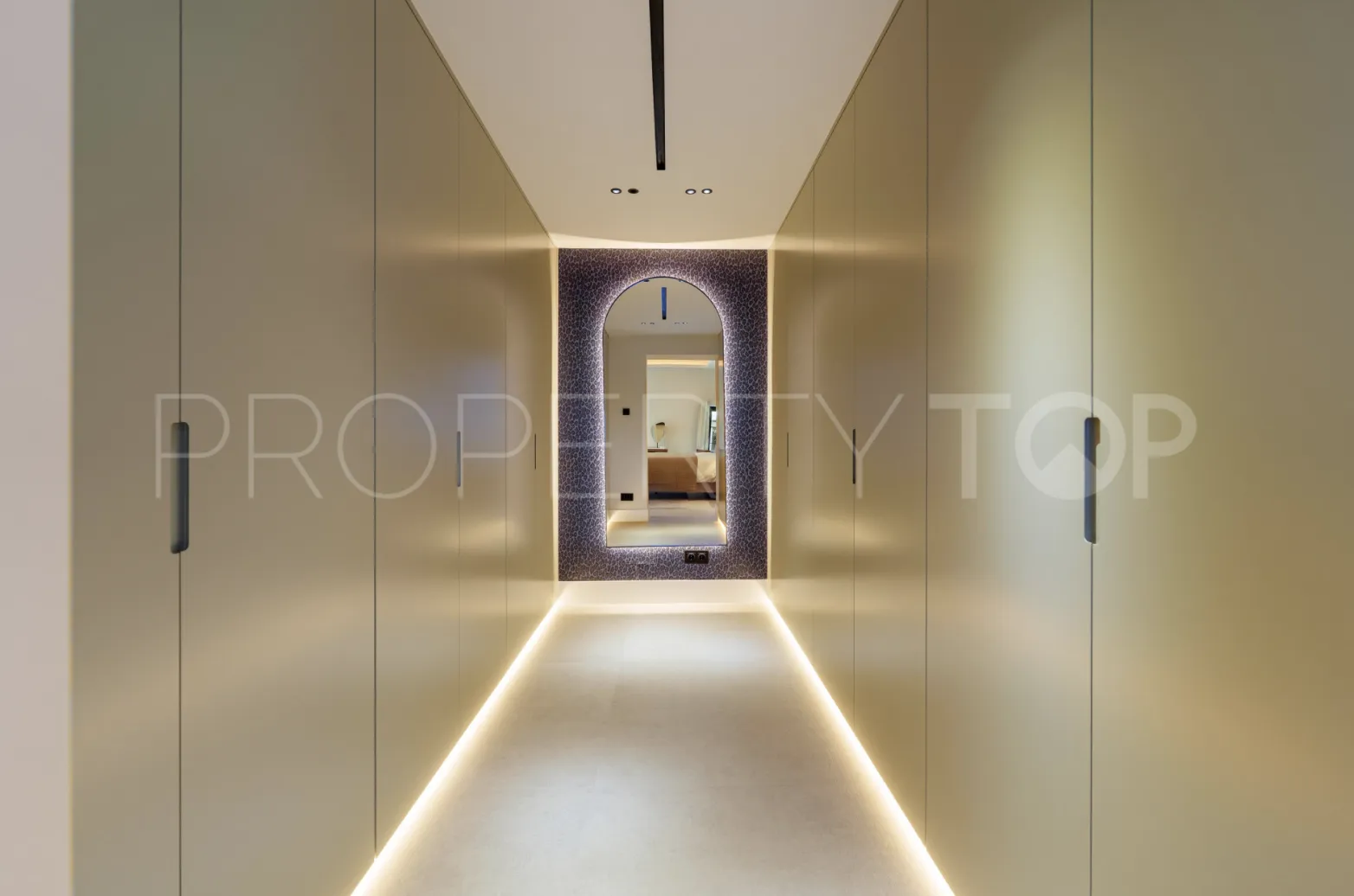 Buy villa with 5 bedrooms in Marbella - Puerto Banus