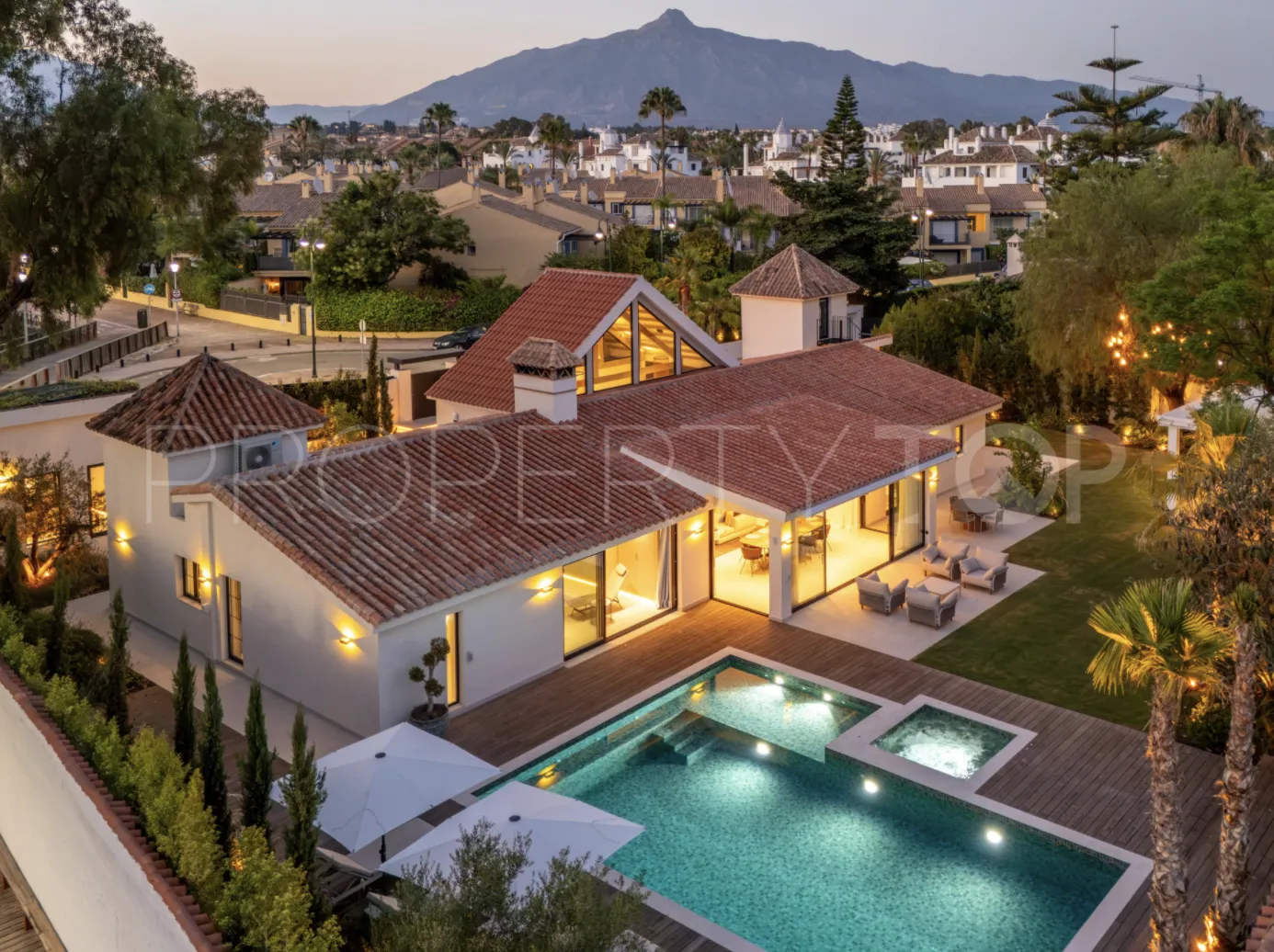 Buy villa with 5 bedrooms in Marbella - Puerto Banus