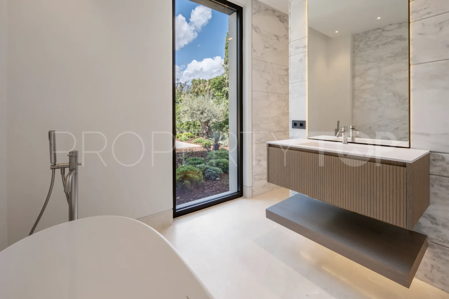 Villa en venta con 6 dormitorios en Golden Mile