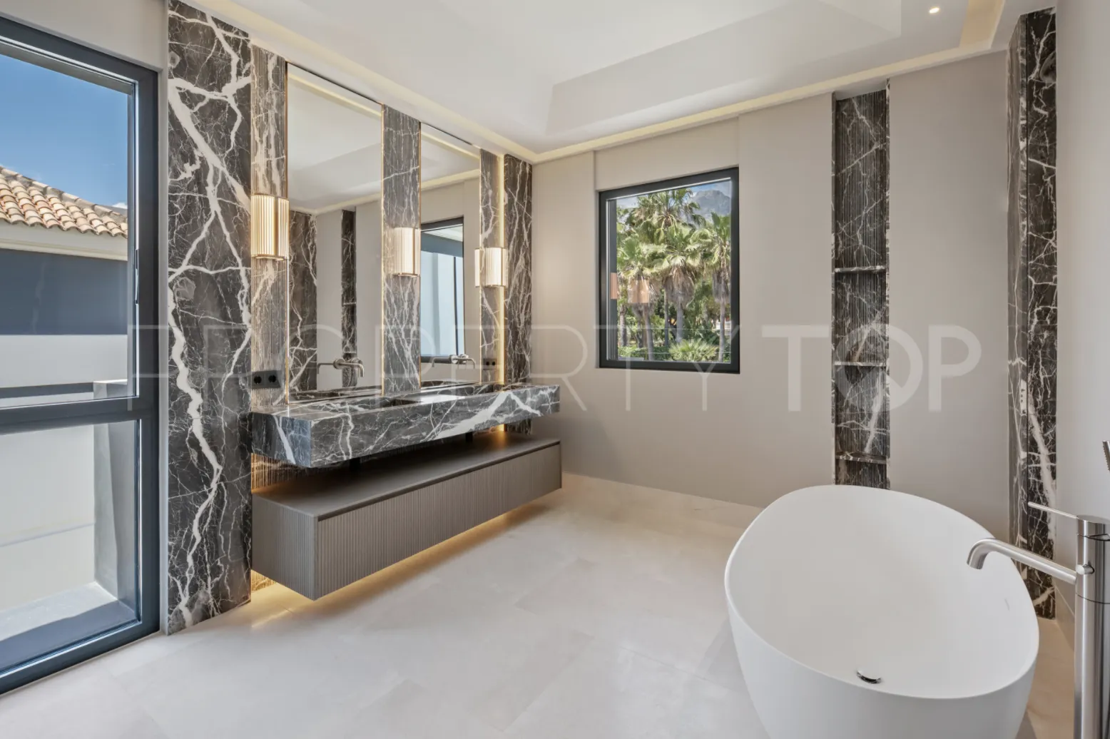 Villa en venta con 6 dormitorios en Golden Mile