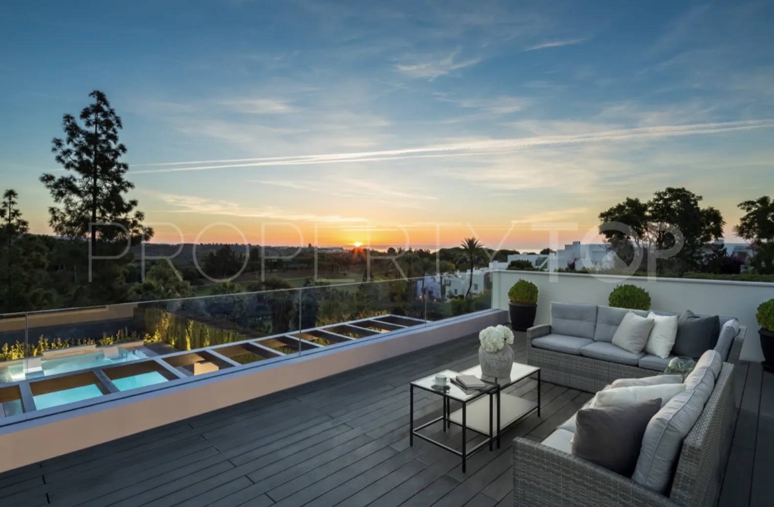 Villa de 5 dormitorios en venta en Nueva Andalucia