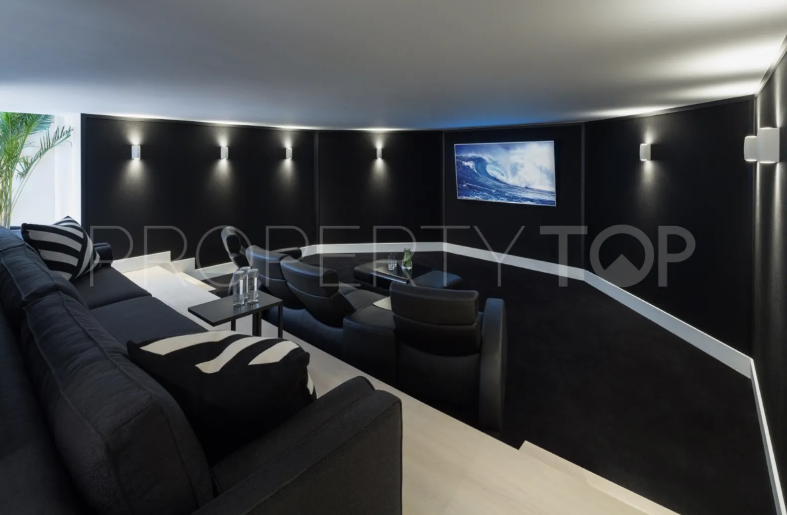 Villa de 5 dormitorios en venta en Nueva Andalucia