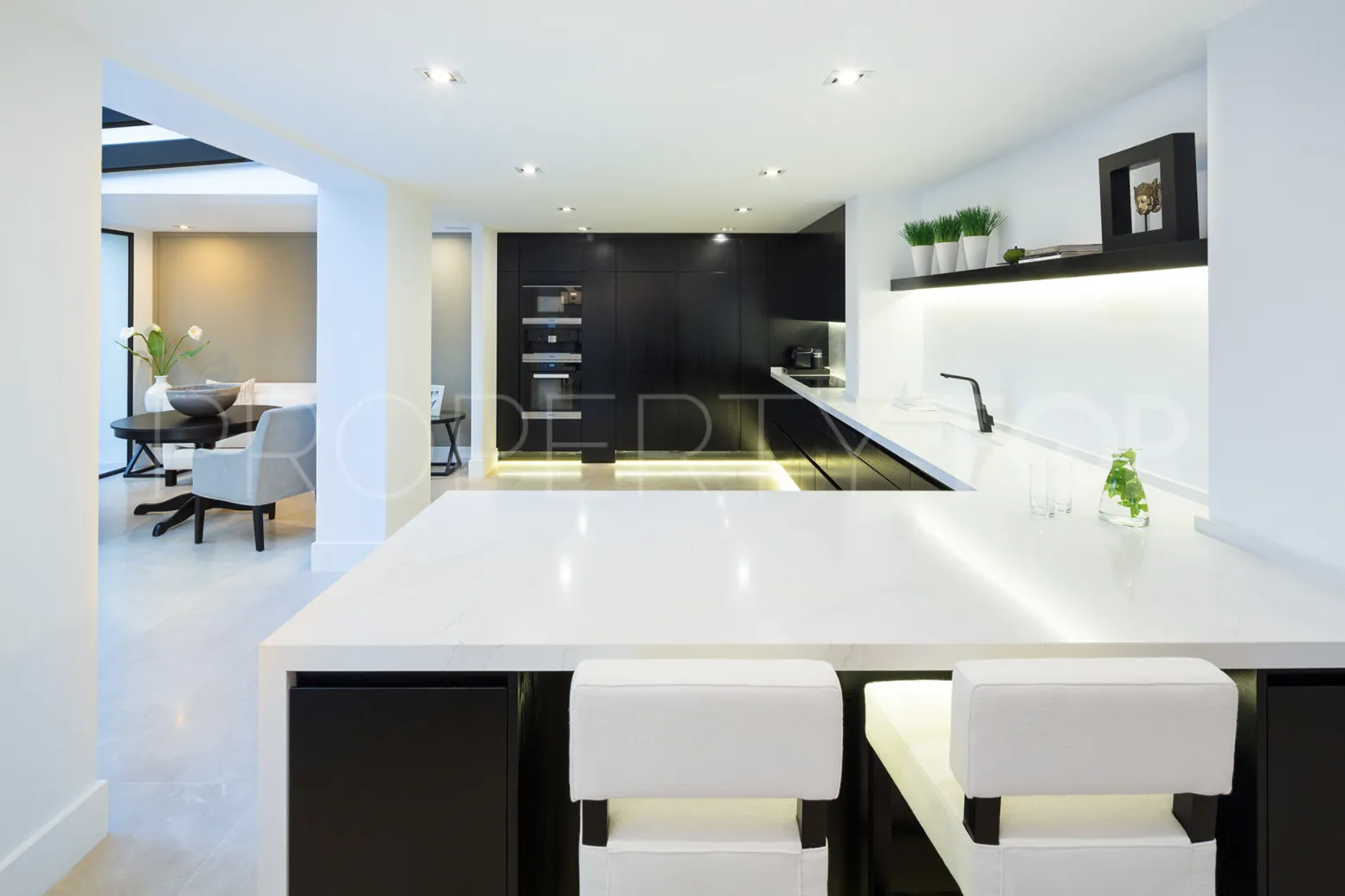Villa de 5 dormitorios en venta en Nueva Andalucia