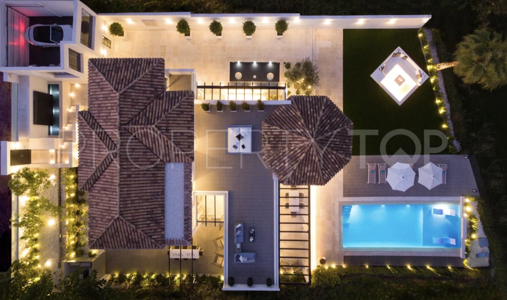 Villa de 5 dormitorios en venta en Nueva Andalucia