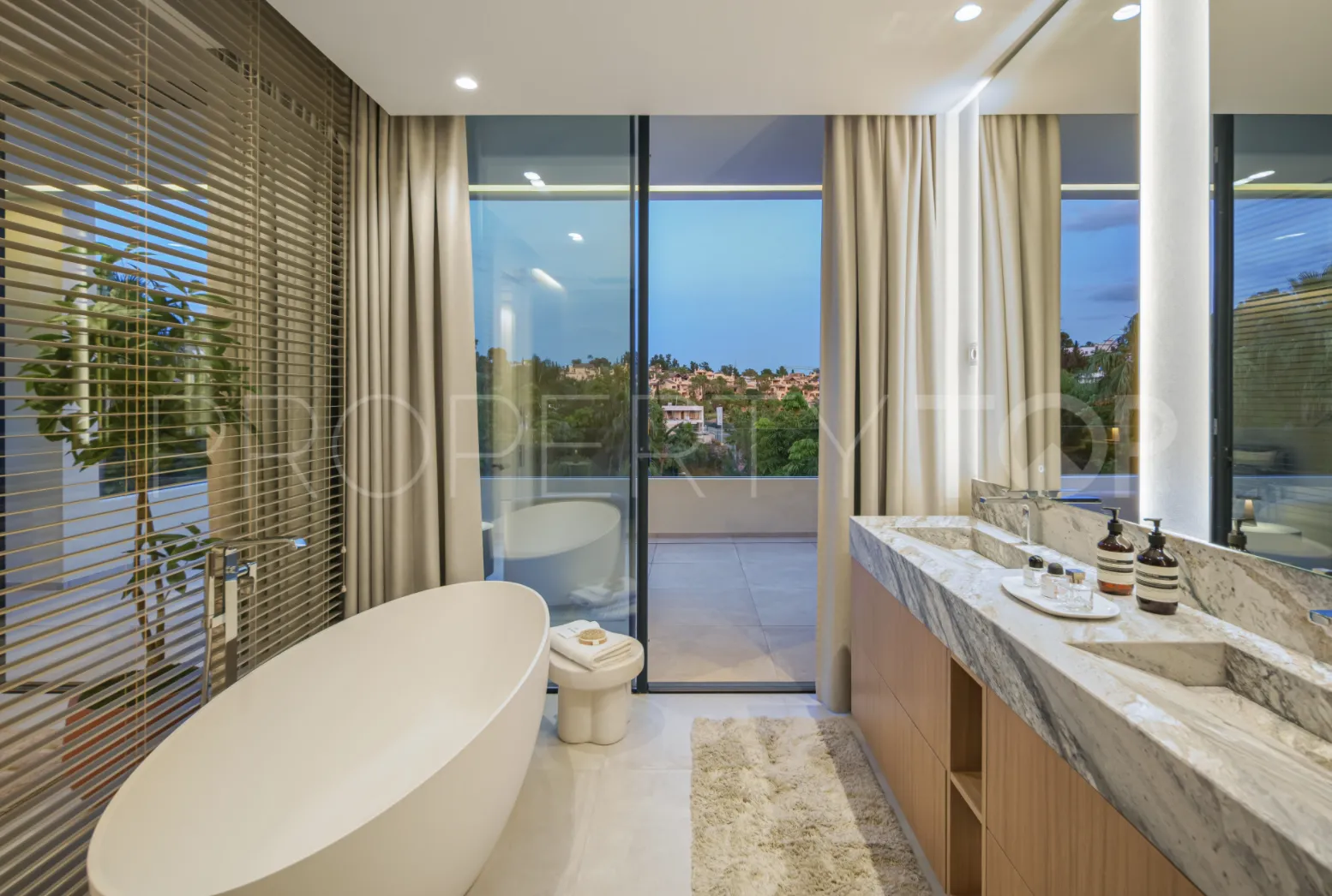 Villa en venta con 4 dormitorios en New Golden Mile