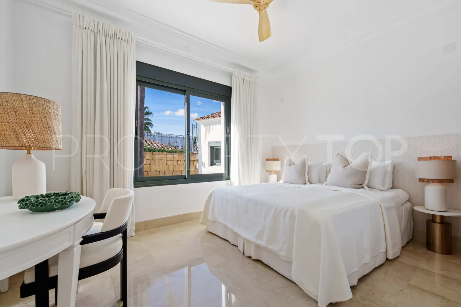 For sale Nueva Andalucia 4 bedrooms villa